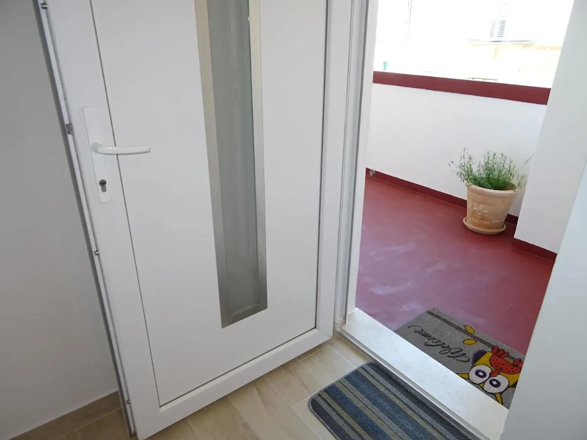 Luka'S Arena View Apartment Pula 0*,