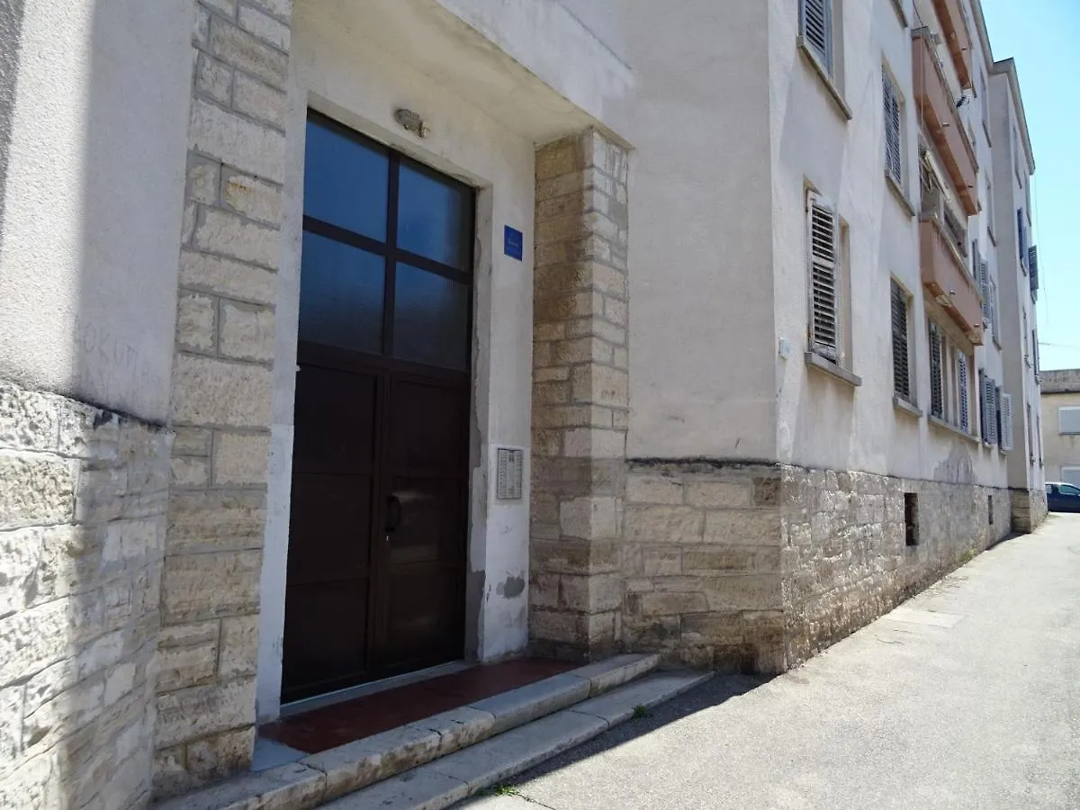 Luka'S Arena View Apartment Pula Croatia
