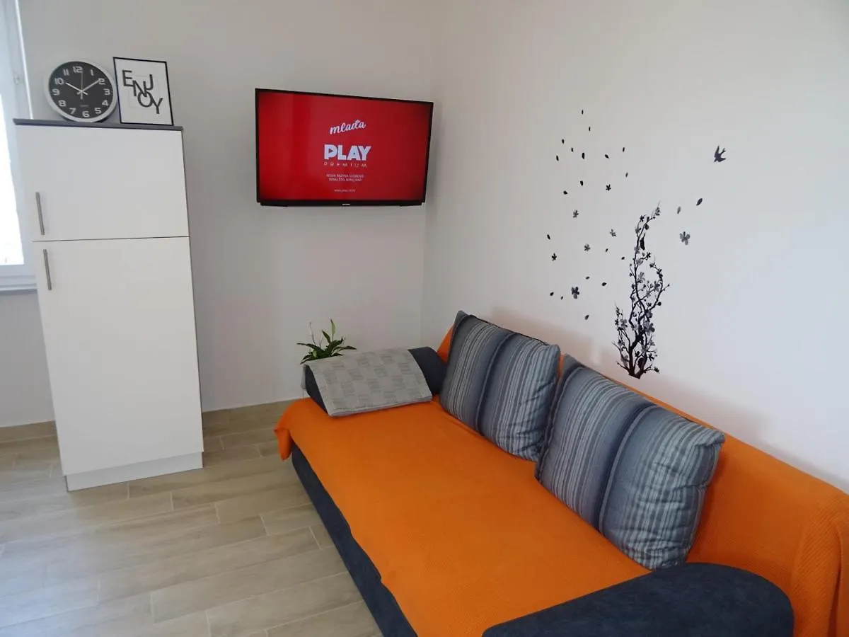 Luka'S Arena View Apartment Pula Croatia