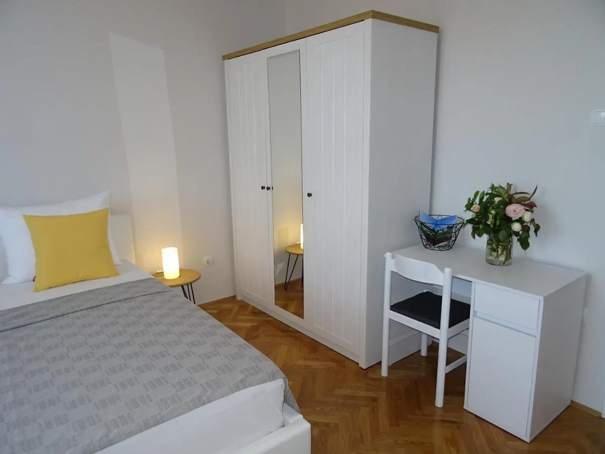 Luka'S Arena View Apartment Pula Croatia