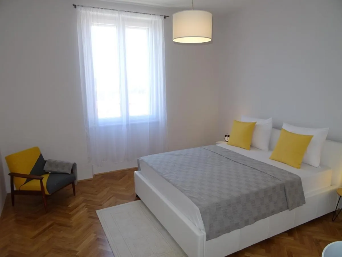 Luka'S Arena View Apartment Pula