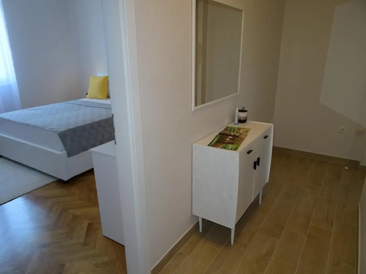 Luka'S Arena View Apartment Pula