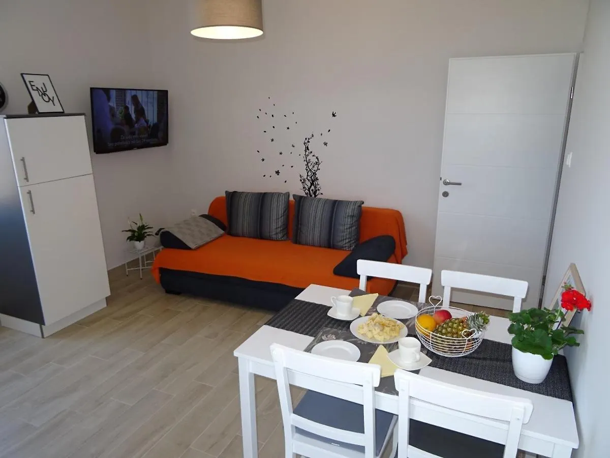 Luka'S Arena View Apartment Pula Croatia